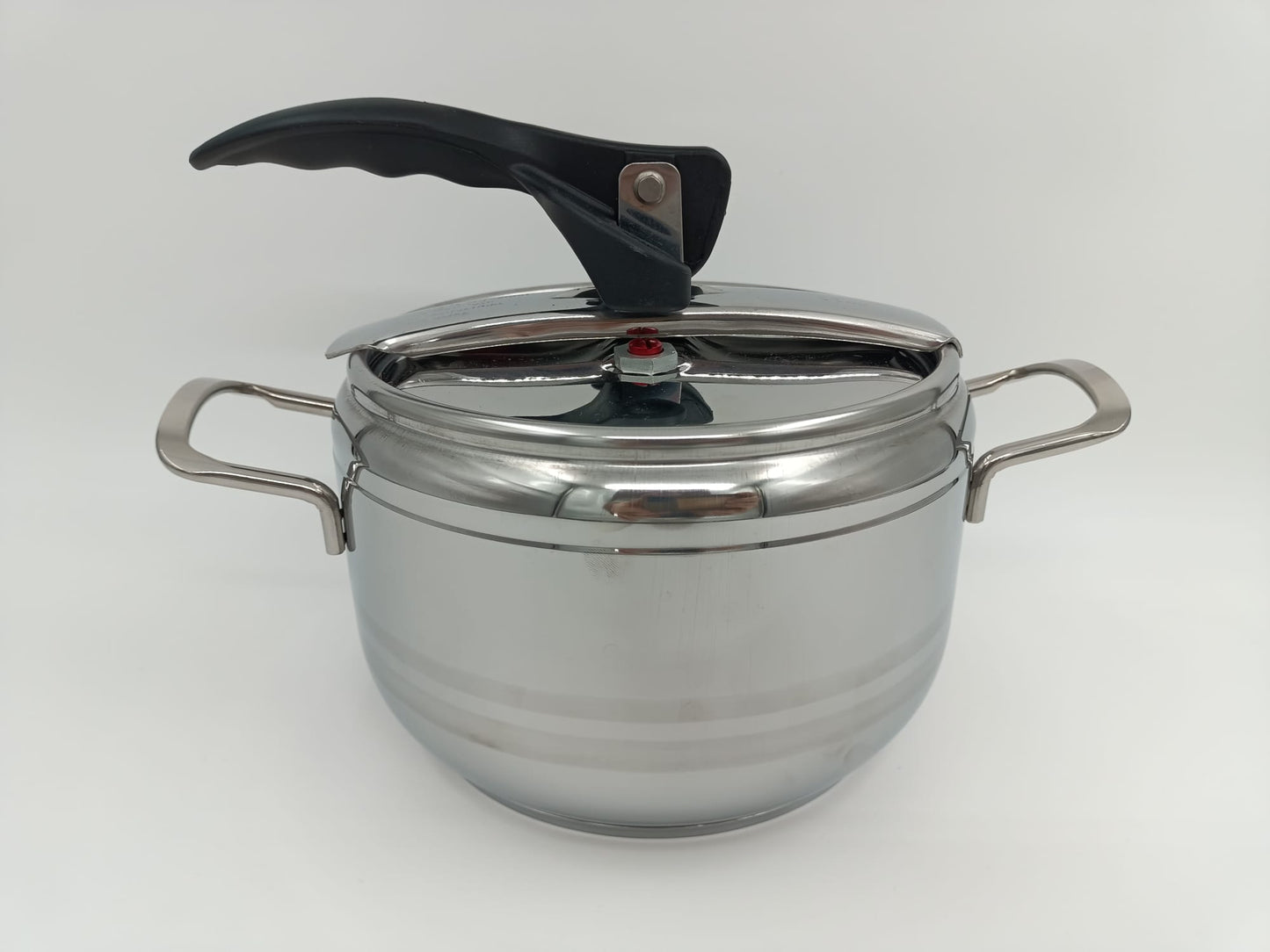 3.5 Litre düdüklü tencere.